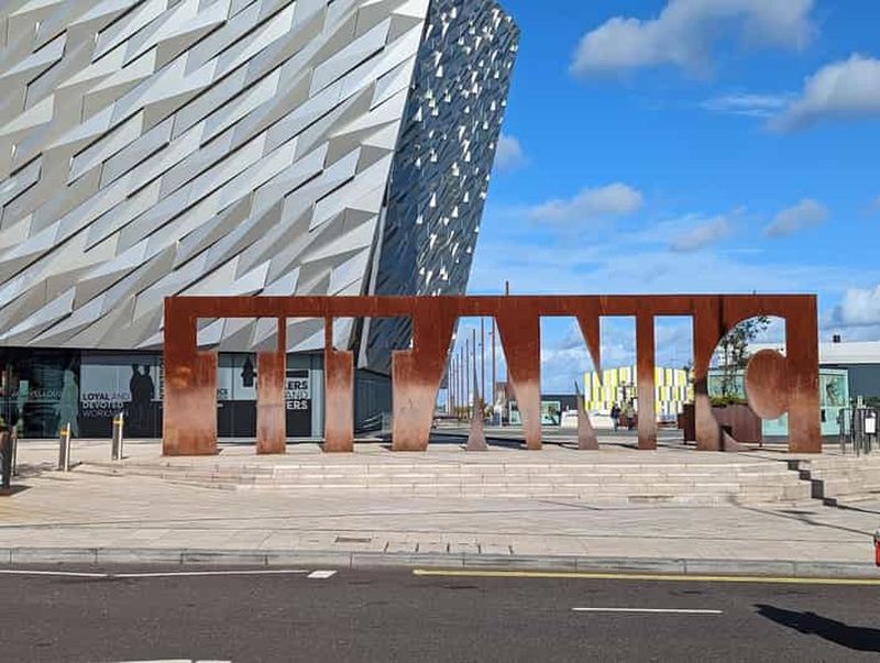 Billet Depuis Belfast : Titanic, Chaussée des Géants et visite en taxi noir