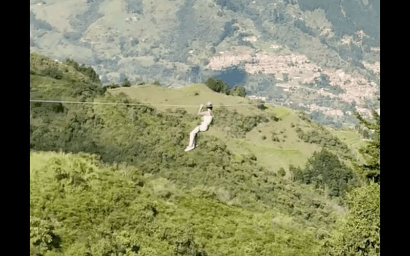 Billet Medellin : Excursion d'une journée à une randonnée privée en tyrolienne et en cascade