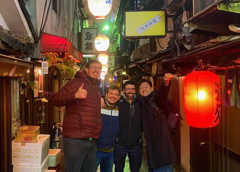 Billet Tokyo : tournée des bars d'Asakusa avec dégustation de saké et karaoké