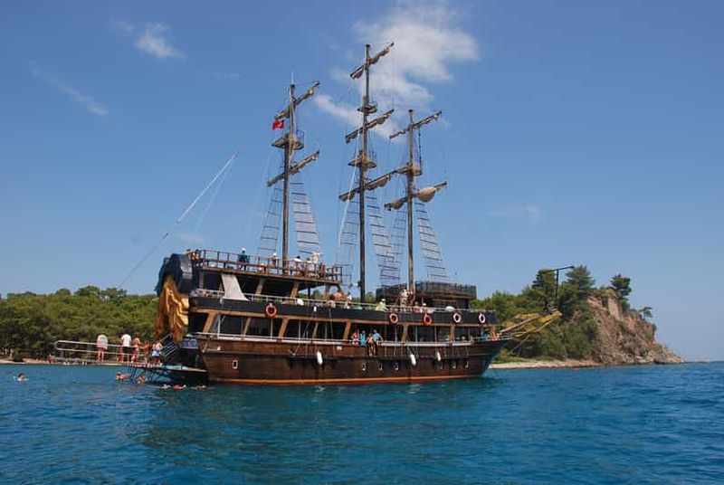 Billet Alanya : excursion en bateau pirate avec repas, boissons et option de prise en charge