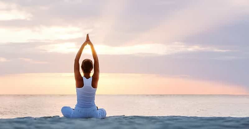 Billet Bali : séance de yoga sur la plage et libération des émotions