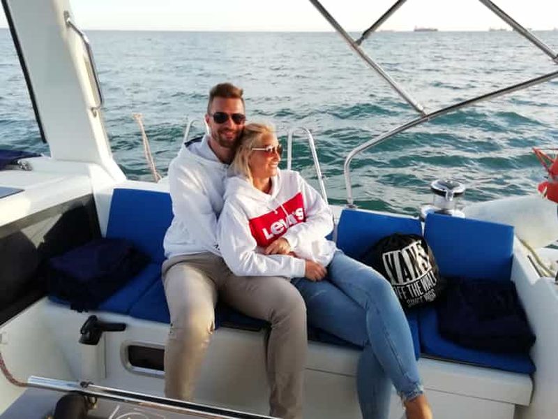 Billet Barcelone : 2 heures d'excursion en bateau à voile avec collations et boissons