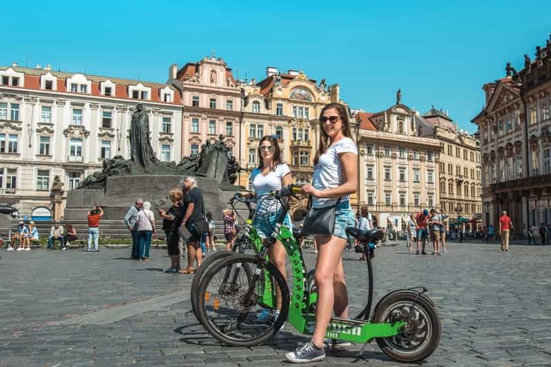 Billet Prague : visite de 4 heures de la ville en Segway et en scooter électrique