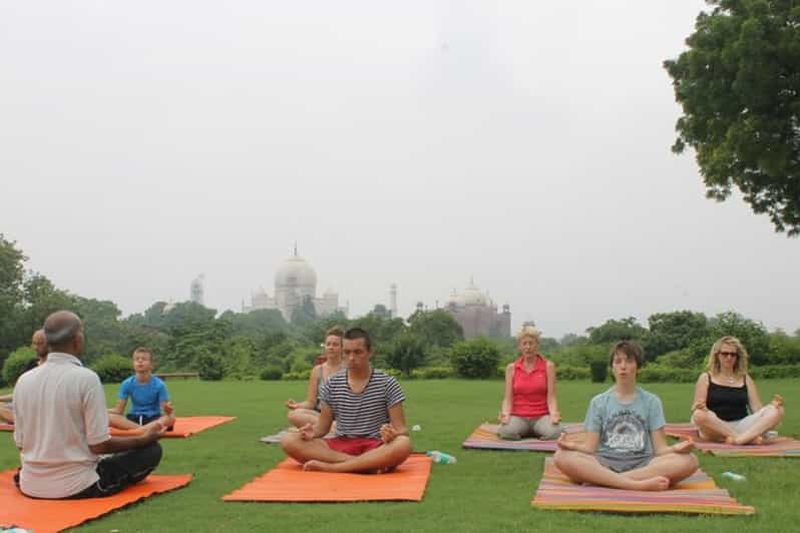 Billet Tour de Yoga dans le Dhed de Taj par un instructeur certifié à Agra