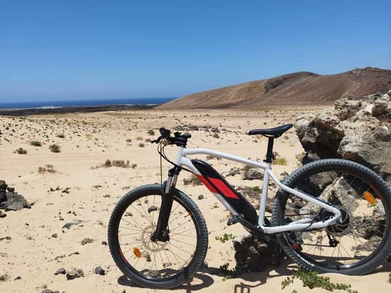 Billet Lanzarote : Tour privé entre mer et volcans en VTT électrique - durée 3h