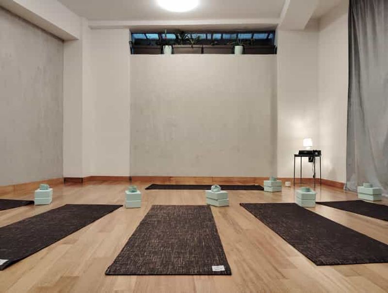 Billet Athènes : cours de yoga Vinyasa Flow doux le matin