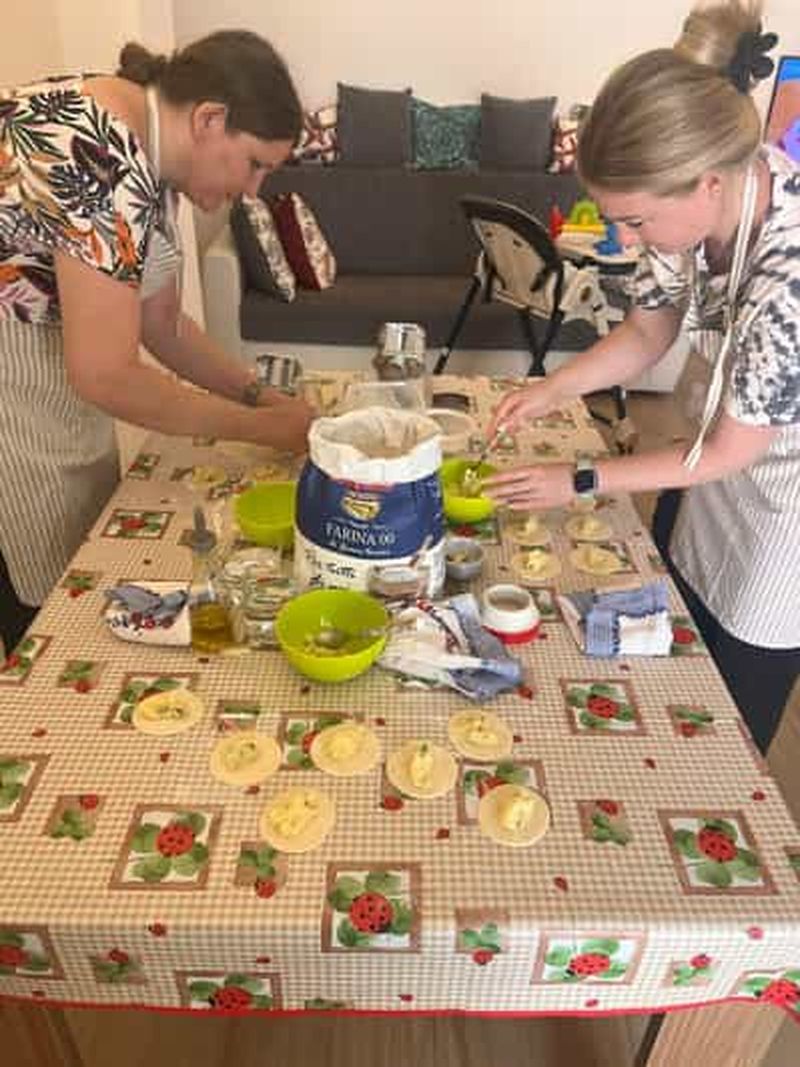 Billet Cours de cuisine à Cagliari : Pâtes, Vin et Saveurs Sardes