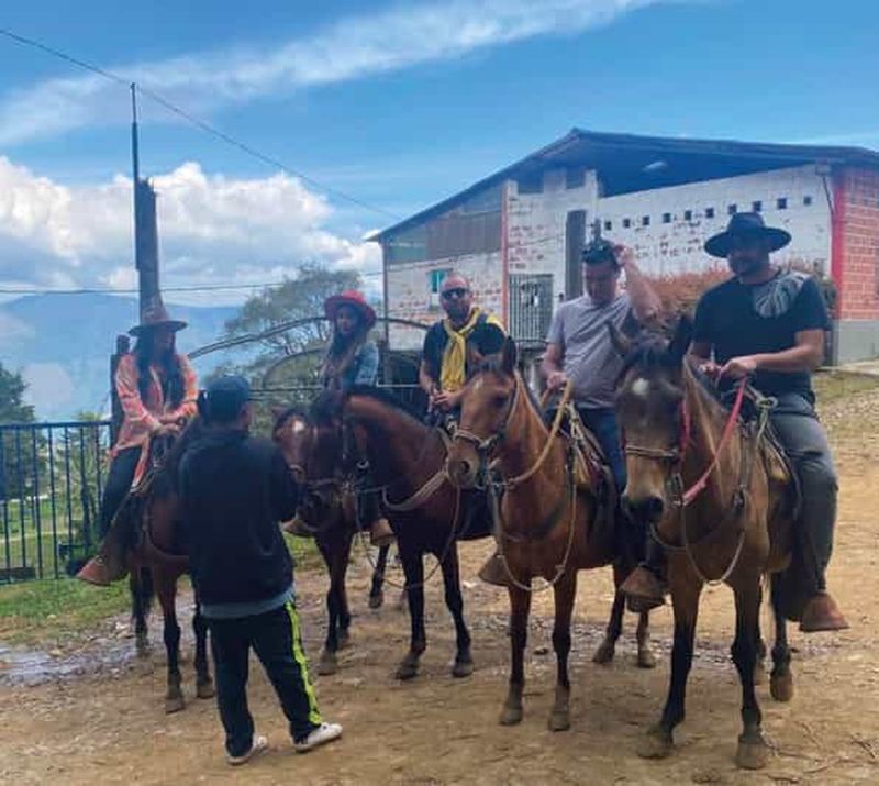 Billet Medellin : Excursion de 2 jours dans une ferme de café avec promenade à cheval et cabane dans la forêt