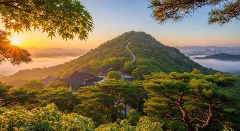 Billet Randonnée au lever et au coucher du soleil à Séoul + aventure culinaire et découverte des temples