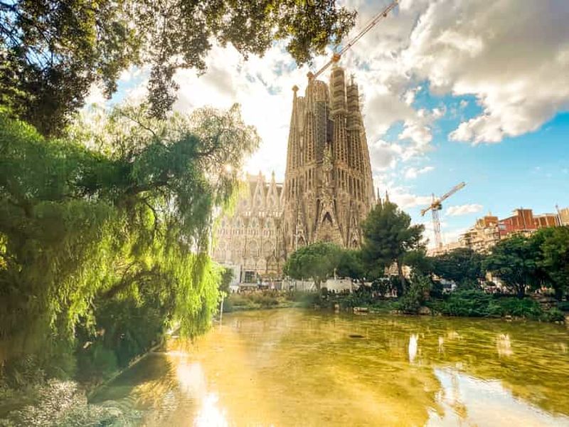Billet Barcelone : visite de la Sagrada Familia, du parc Güell et du quartier gothique