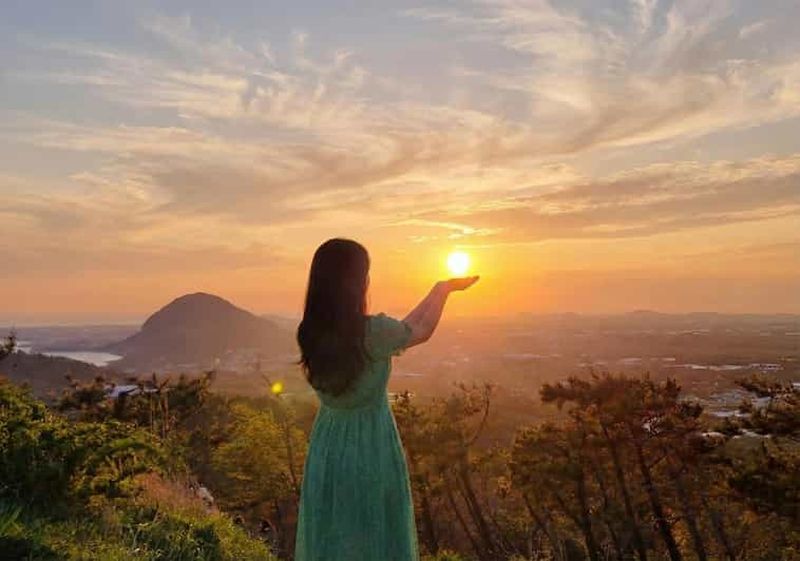 Billet Jeju : randonnée au lever du soleil sur un petit volcan (3 heures, prise en charge)