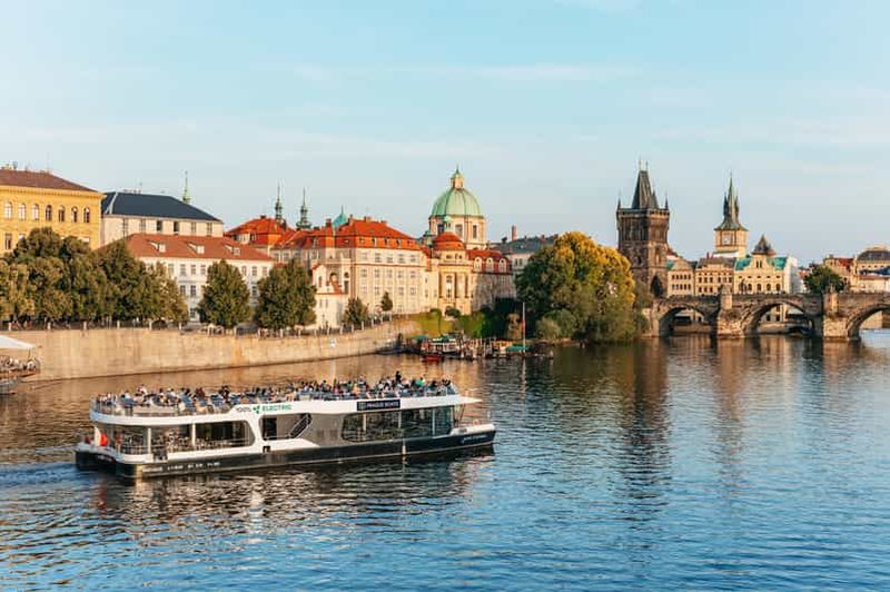 Billet Prague : Croisière nocturne sur la Vltava avec buffet