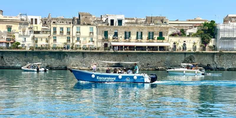 Billet Syracuse : île d'Ortigia et tour en bateau dans les grottes marines avec prosecco