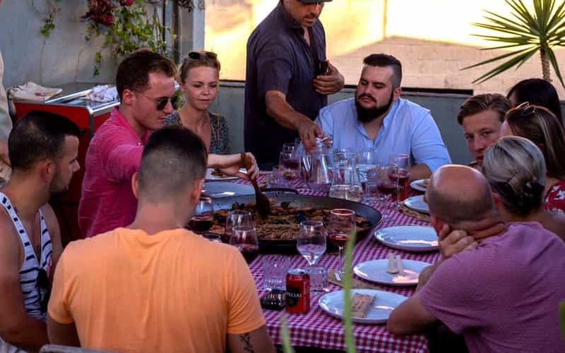 Billet Barcelone : cours de cuisine sur un toit-terrasse avec sangria