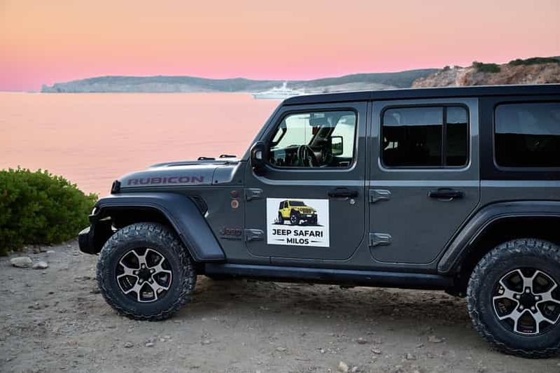 Billet Aventure privée en Jeep à l'ouest de Milos : plages secrètes et coucher de soleil