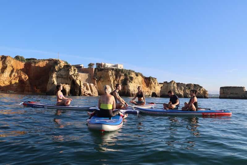 Billet Lagos : expérience de yoga SUP au lever du soleil à Praia dos Estudantes