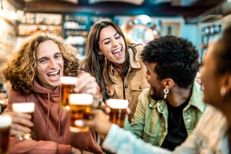 Billet Visite guidée privée avec dégustation de bière dans les pubs de la vieille ville de Budapest