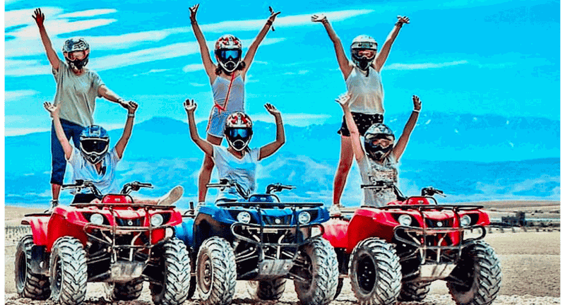 Billet Marrakech : quad dans le désert d'Agafay, balade à dos de chameau et dîner-spectacle