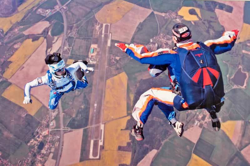 Billet Aventure de parachutisme en tandem à Prague