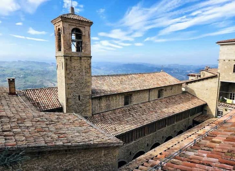 Billet Saint-Marin : visite guidée privée à pied de 2 heures et musée Titanus