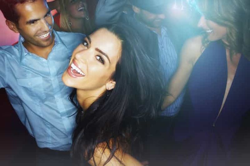 Billet Tournée des bars de Cologne, y compris les droits d'entrée dans les bars et les shots