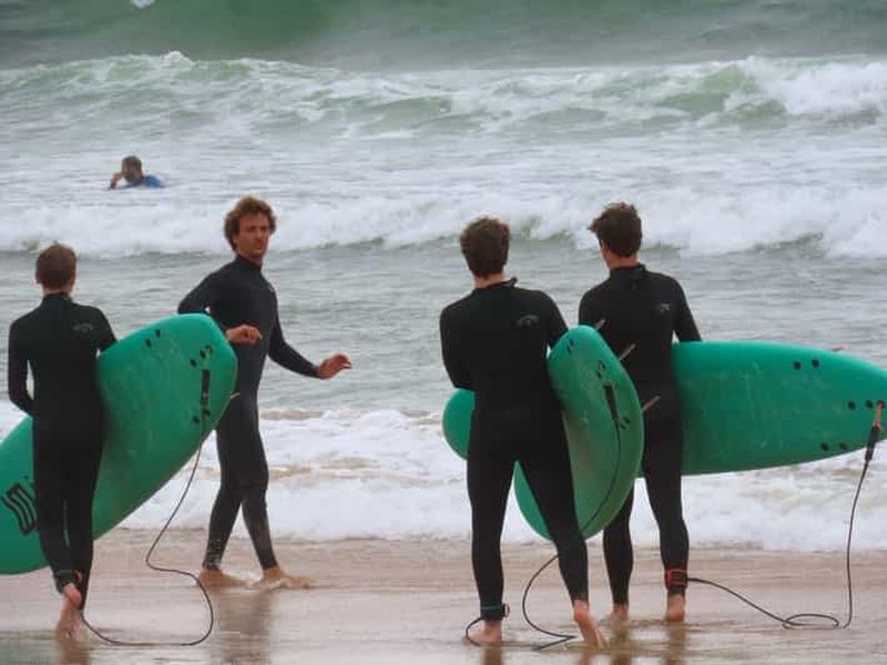 Billet Lisbonne : cours de surf sur la plage de Carcavelos avec un surfeur professionnel