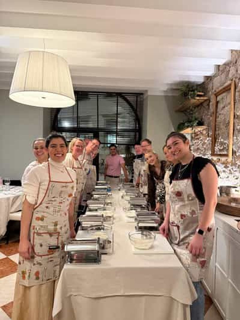 Billet Bari : Cours de cuisine sur les pâtes et le Tiramisu avec du vin