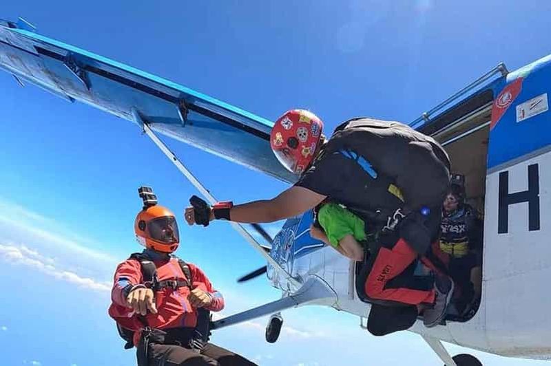 Billet Saut en parachute en tandem avec vue sur l'océan, Pattaya-Bangkok