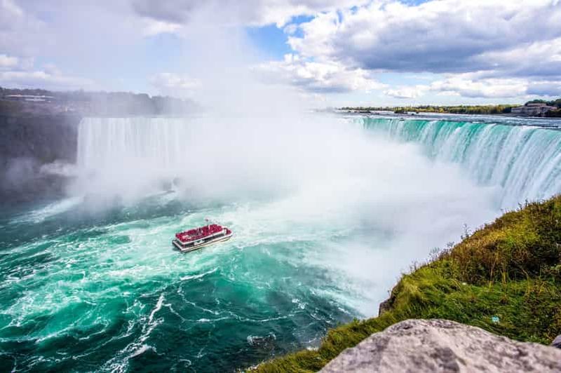 Billet Depuis Toronto : visite d'une journée aux chutes du Niagara avec croisière en option