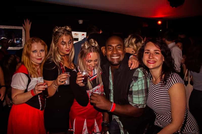 Billet La Tournée des Bars Légendaire d'Halloween à Milan 2025