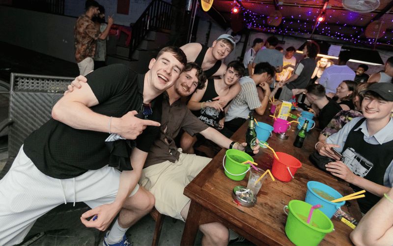 Billet Bangkok : tournée des bars sur Khao San Road avec shots gratuits