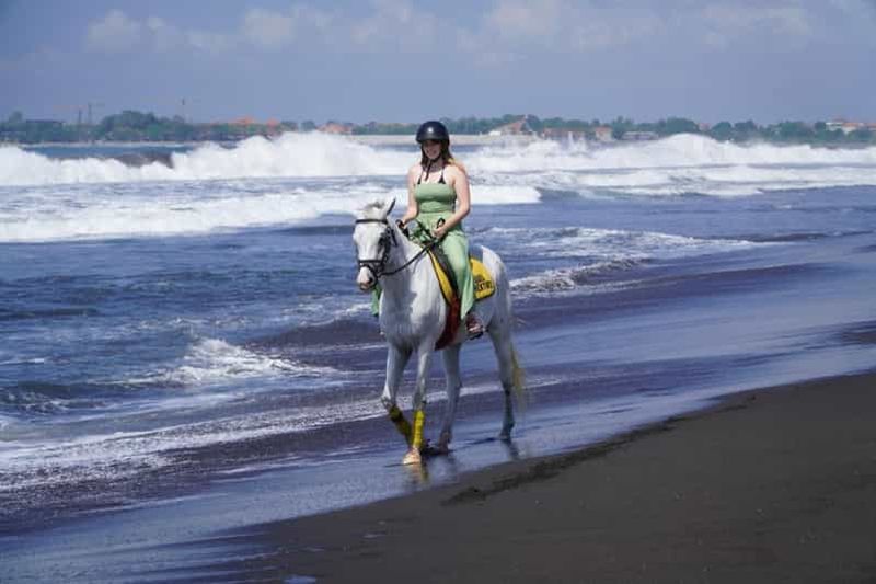Billet Bali : expérience d'équitation à la plage de Sanur avec transport