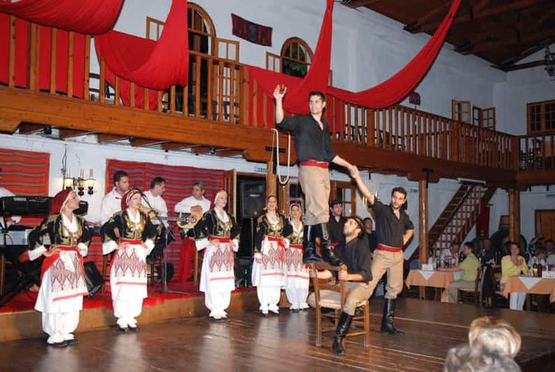 Billet Crète : spectacle de danse traditionnelle et dîner buffet avec vin