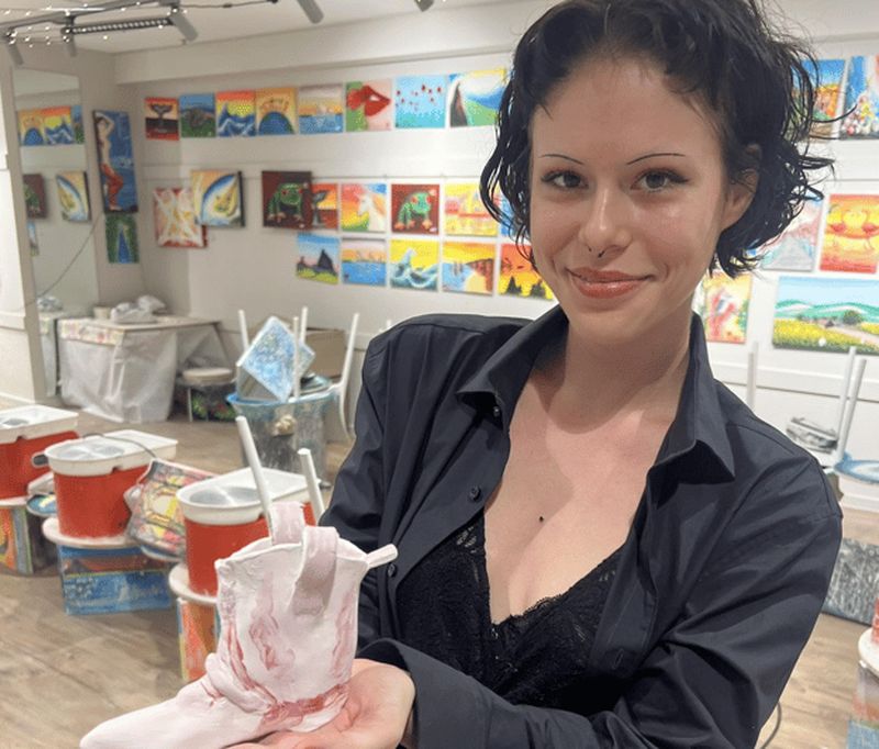 Billet Centre-ville de Brisbane : atelier de peinture sur céramique de 2 heures | Peinture et boisson