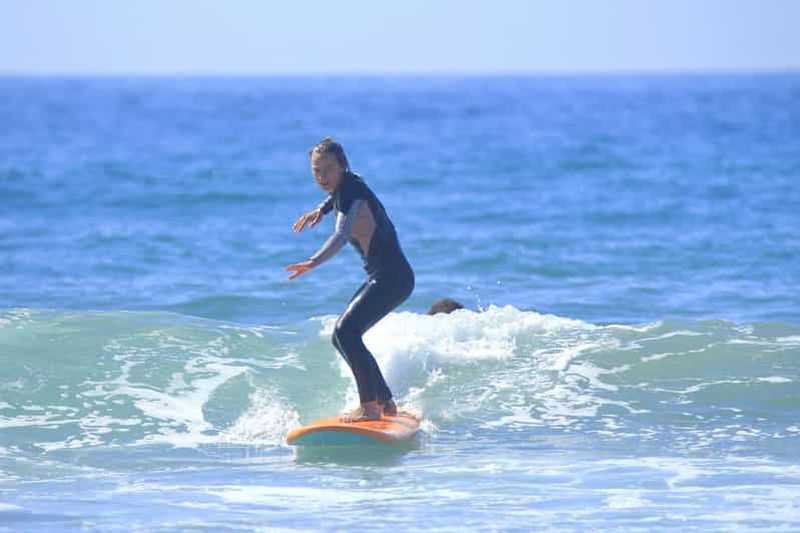 Billet Leçons de surf avec un moniteur local