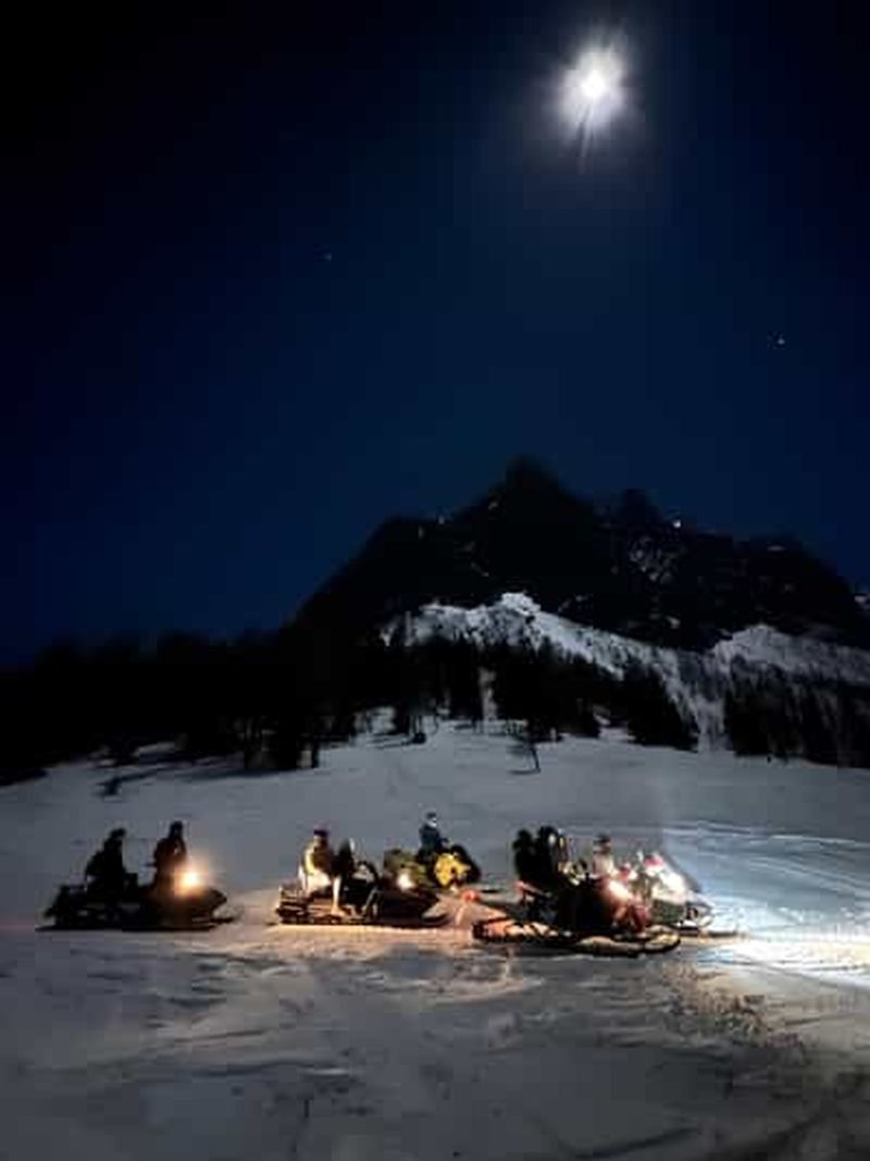 Billet Dolomites : aventure nocturne en motoneige et halte en refuge