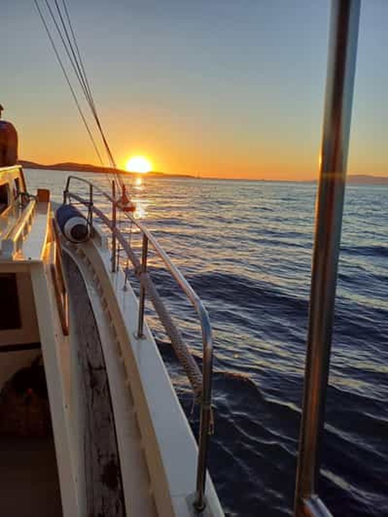 Billet Mykonos : tour privé au coucher du soleil en bateau traditionnel