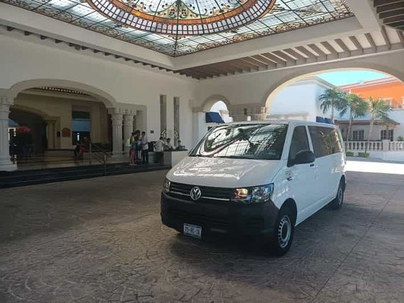 Billet Tulum : Transfert privé en van vers l'aéroport de Cancún.