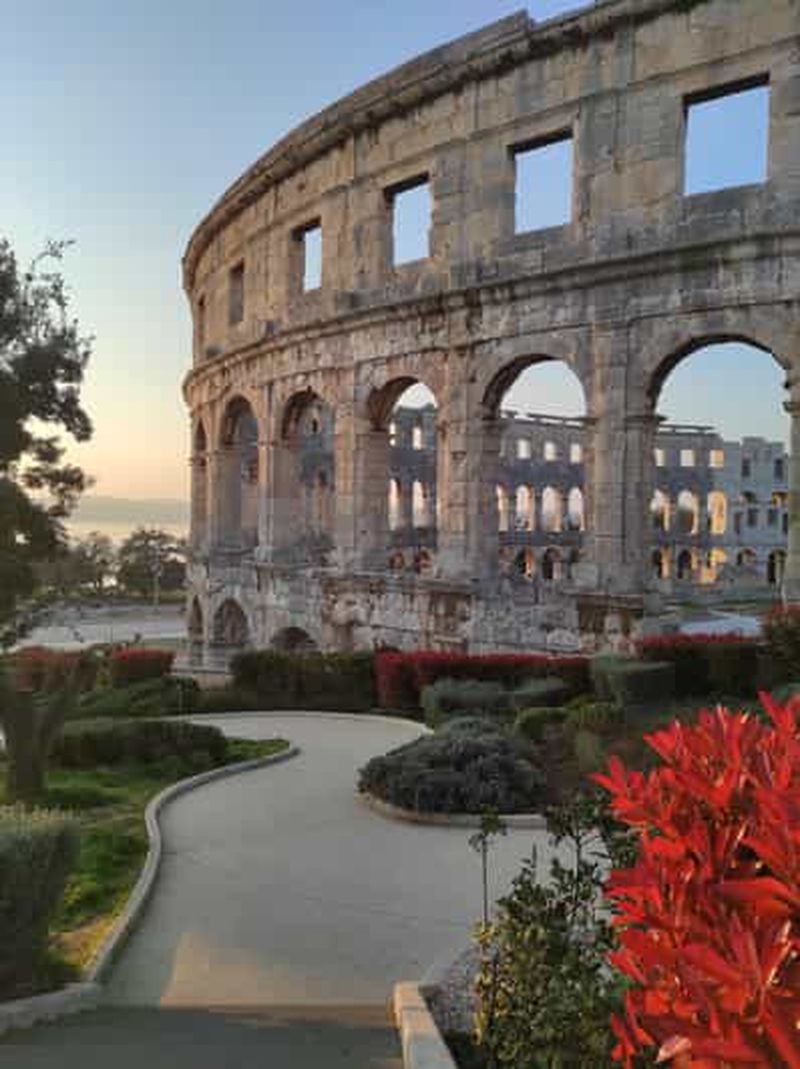 Billet Pula : visite à pied guidée et récits locaux