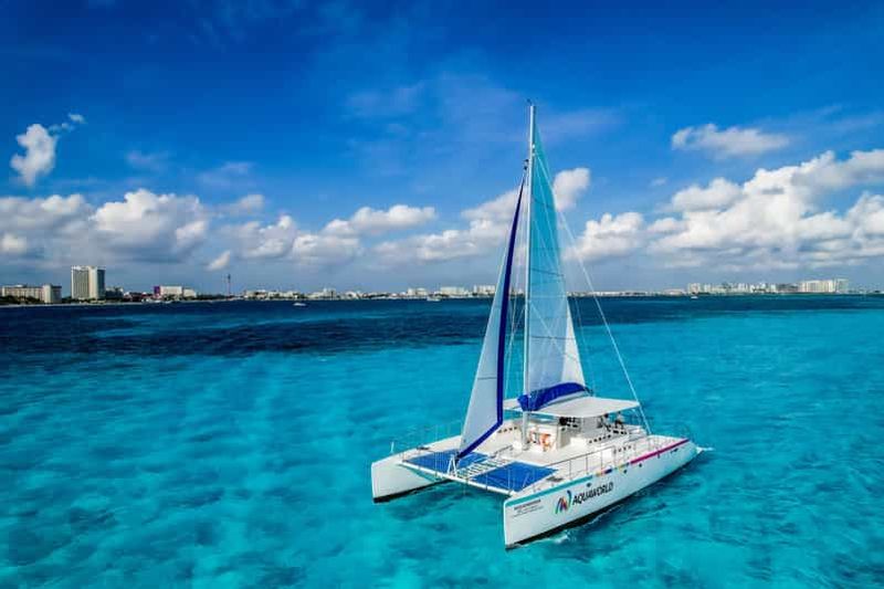 Billet Isla Mujeres : Catamaran avec Open Bar, plongée en apnée et déjeuner
