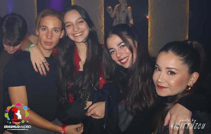 Billet Tournée des bars d'Halloween à Madrid : folie, open bar, bière incluse