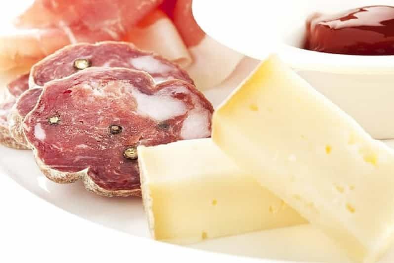 Billet Alba : visite à pied historique et dégustation avec un habitant