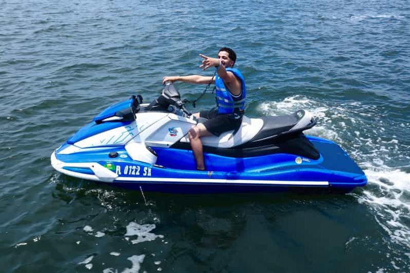 Billet Miami Beach : Early Bird Jet Ski Rental with Boat Ride (location de jet ski avec tour en bateau)