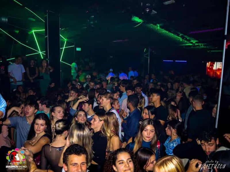 Billet Pub crawl VIP à Madrid avec bière à volonté – Dites adieu à l'ordinaire !