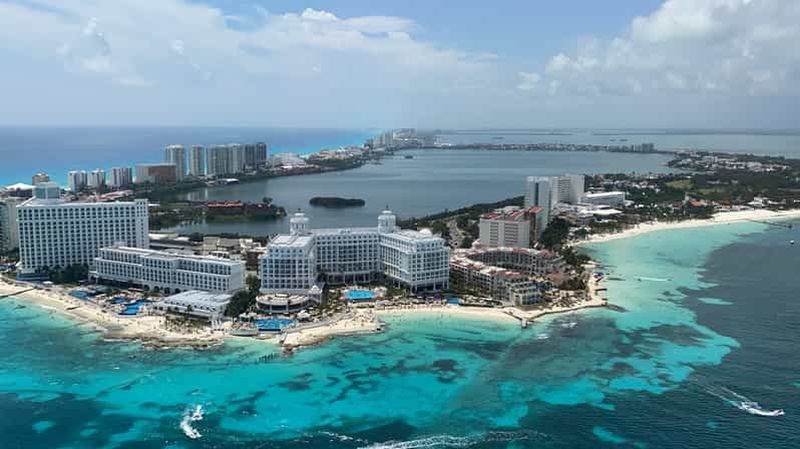 Billet Cancun : vol en hélicoptère au-dessus de la zone hôtelière