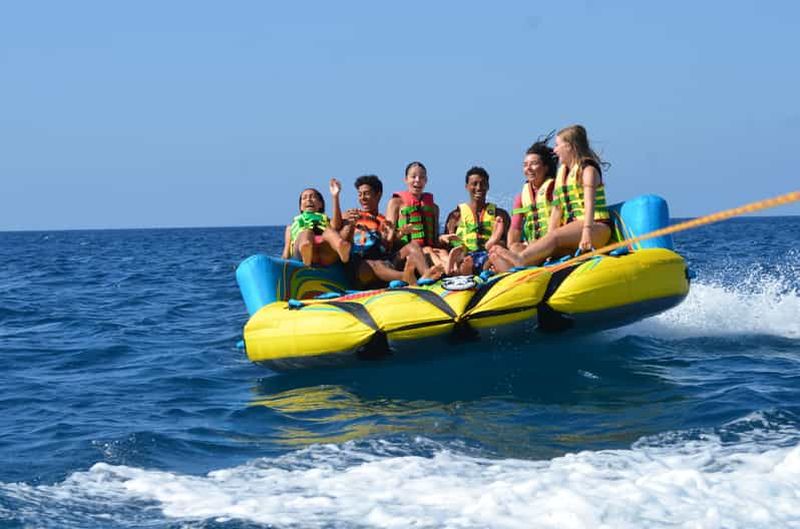Billet Santorin : expérience de tubing sur la plage de Saint-Georges