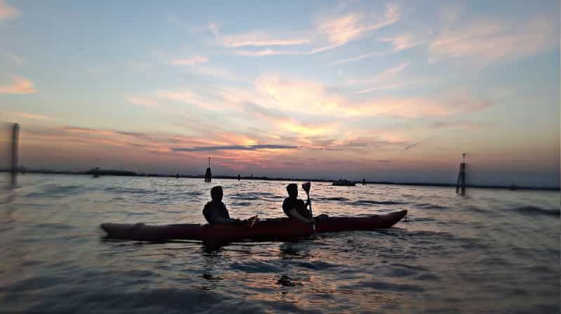 Billet Venise : Excursion en kayak de nuit + coucher de soleil Kayak dans les canaux