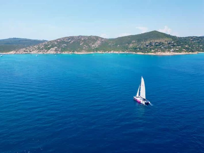Billet Saint Tropez : Soirée en catamaran avec boisson de bienvenue