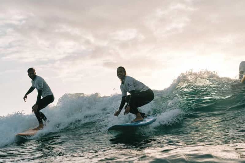 Billet Tenerife : cours de surf en groupe, prenez votre vague