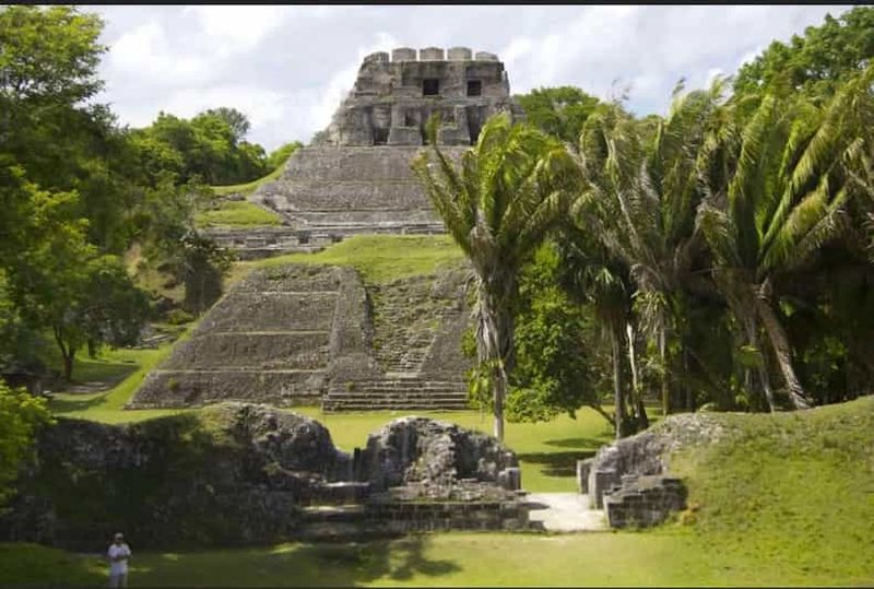 Billet San Pedro : visite guidée du temple maya de Lamanai et de la rivière